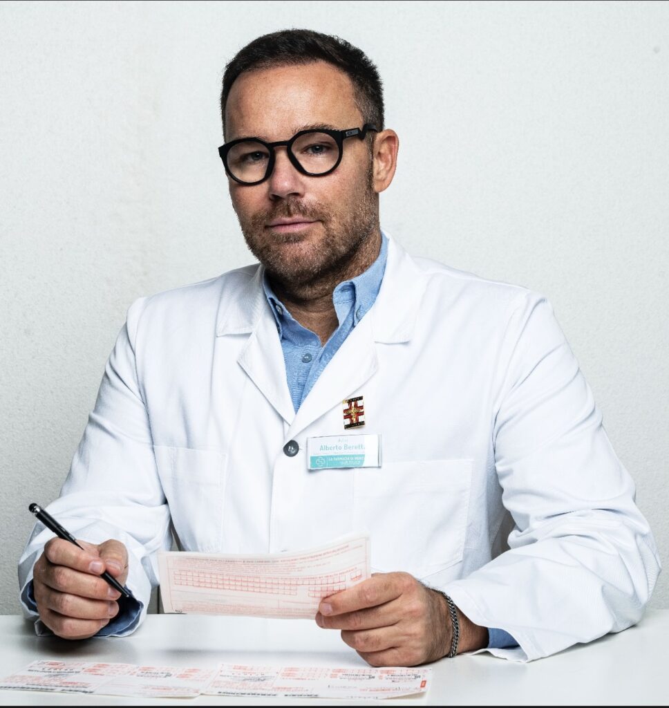 Dottor Alberto Beretta, titolare della FARMACIA di MONZA 3.0, esperto in servizi farmaceutici e consulenze sanitarie a Monza