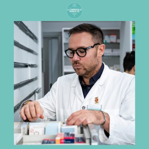 Dottor Alberto Beretta, titolare della FARMACIA di MONZA 3.0, esperto in servizi farmaceutici e consulenze personalizzate a Monza